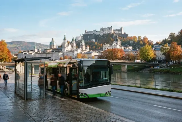 Klimaticket Salzburg 2027: Regionalbus vor der Altstadt von Salzburg mit Festung