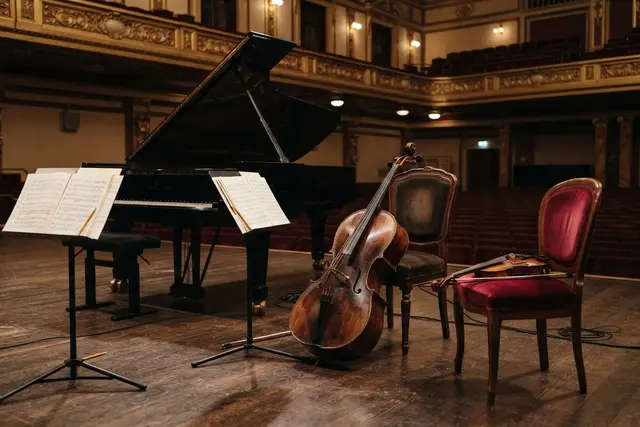 Musikpreis Wien: Instrumente eines Kammermusik-Ensembles auf einer Konzertbühne