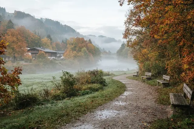 Psychiatrische Reha: Garten einer Rehaklinik im Salzburger Flachgau im Herbst